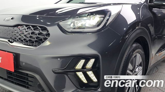 Kia Niro 1.6 HEV Noblesse Special 2020 — фото 28