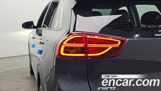 Kia Niro 1.6 HEV Noblesse Special 2020 — фото 29