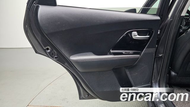 Kia Niro 1.6 HEV Noblesse Special 2020 — фото 31