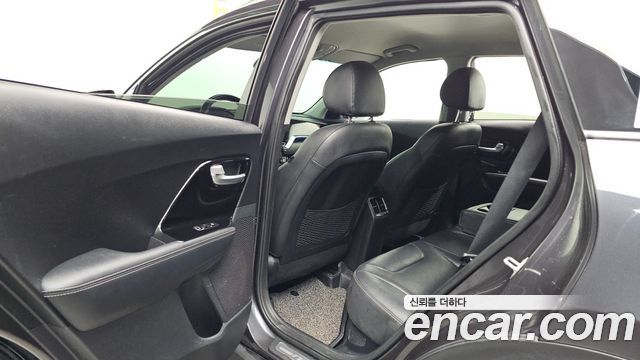 Kia Niro 1.6 HEV Noblesse Special 2020 — фото 32