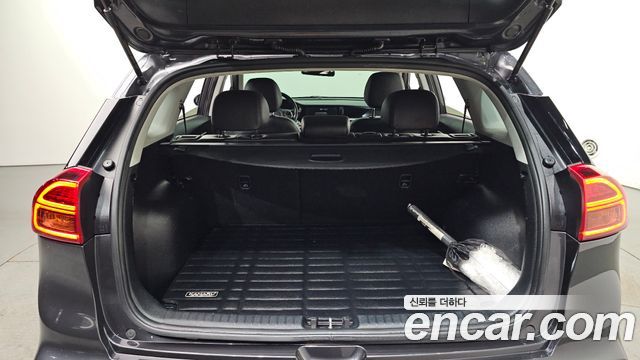 Kia Niro 1.6 HEV Noblesse Special 2020 — фото 36