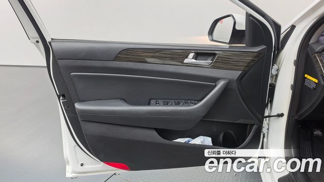 Hyundai Sonata (LF) 2.0 Smart 2015 — фото 24
