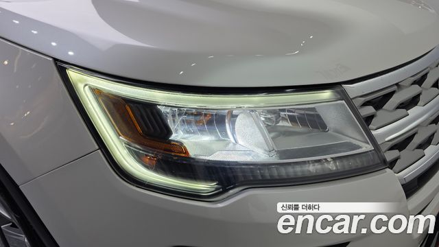 Ford Explorer 3.5 Limited 4WD 5th 2018 — фото 28