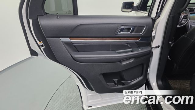 Ford Explorer 3.5 Limited 4WD 5th 2018 — фото 31