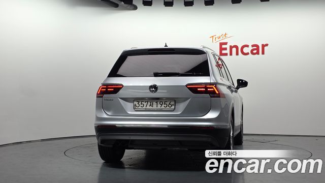 Volkswagen Tiguan (II) 2.0 TDI Premium 2020 — фото 4