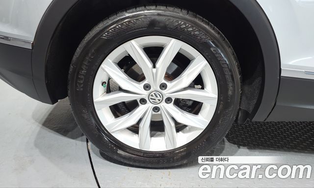 Volkswagen Tiguan (II) 2.0 TDI Premium 2020 — фото 5