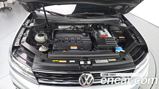 Volkswagen Tiguan (II) 2.0 TDI Premium 2020 — фото 6