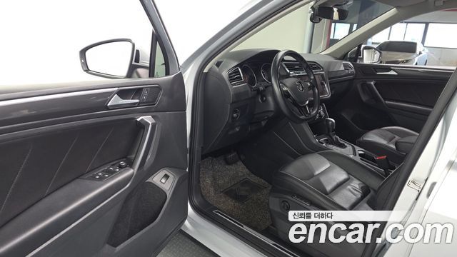 Volkswagen Tiguan (II) 2.0 TDI Premium 2020 — фото 10