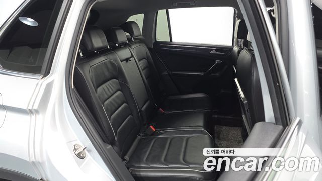 Volkswagen Tiguan (II) 2.0 TDI Premium 2020 — фото 11
