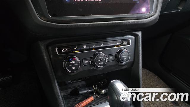 Volkswagen Tiguan (II) 2.0 TDI Premium 2020 — фото 18