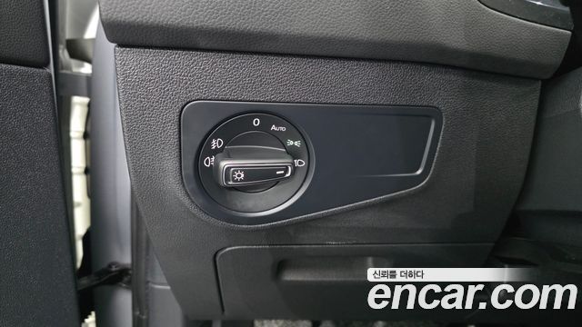Volkswagen Tiguan (II) 2.0 TDI Premium 2020 — фото 19