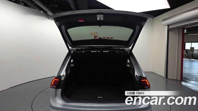 Volkswagen Tiguan (II) 2.0 TDI Premium 2020 — фото 20