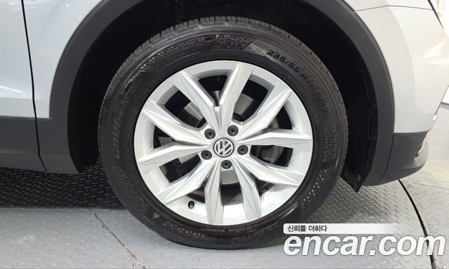 Volkswagen Tiguan (II) 2.0 TDI Premium 2020 — фото 21