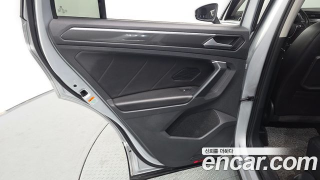 Volkswagen Tiguan (II) 2.0 TDI Premium 2020 — фото 25