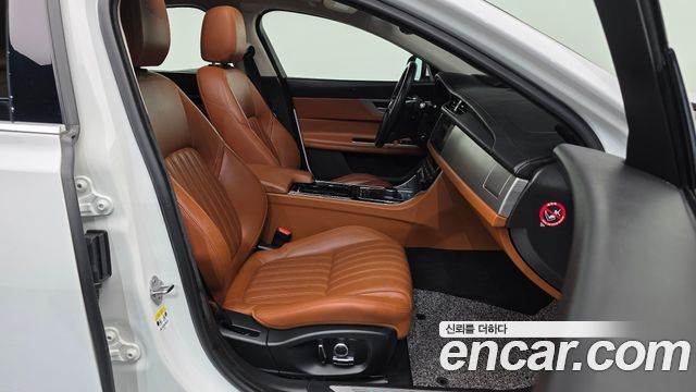 Jaguar XF (X260) 25t Portfolio 2019 — фото 11