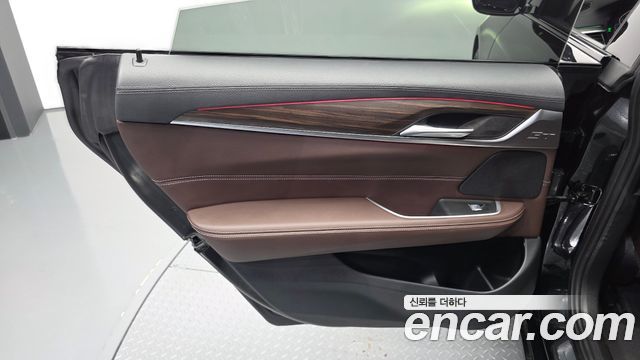 BMW 6 Series GT (G32) 620d xDrive Luxury 2023 — фото 25