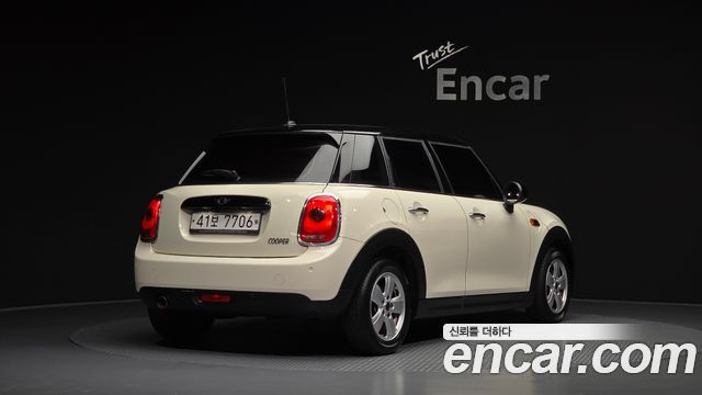 MINI Cooper 5Door Standard 3rd 2017 — фото 2