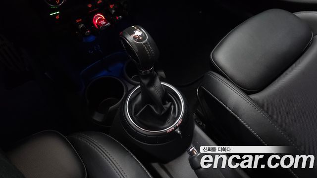 MINI Cooper 5Door Standard 3rd 2017 — фото 9