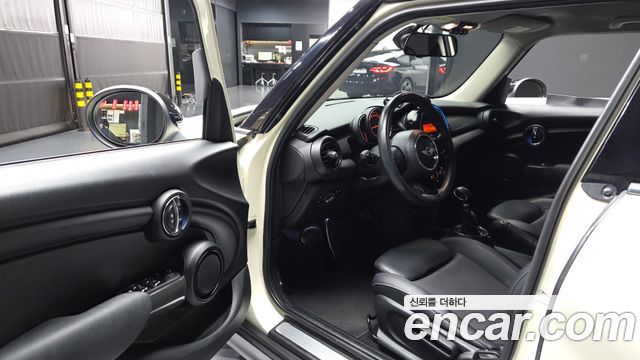 MINI Cooper 5Door Standard 3rd 2017 — фото 10