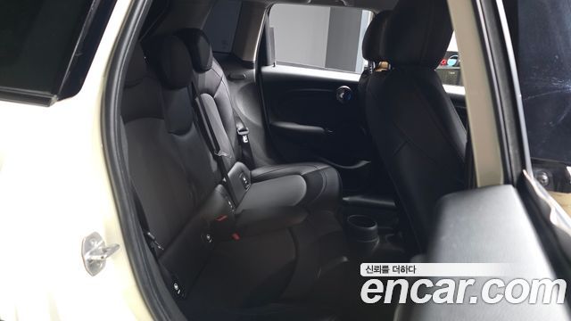 MINI Cooper 5Door Standard 3rd 2017 — фото 12