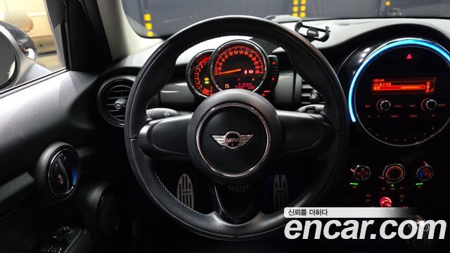 MINI Cooper 5Door Standard 3rd 2017 — фото 13