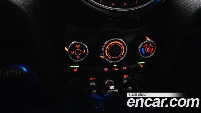 MINI Cooper 5Door Standard 3rd 2017 — фото 16