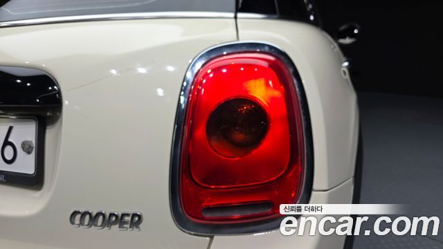 MINI Cooper 5Door Standard 3rd 2017 — фото 23