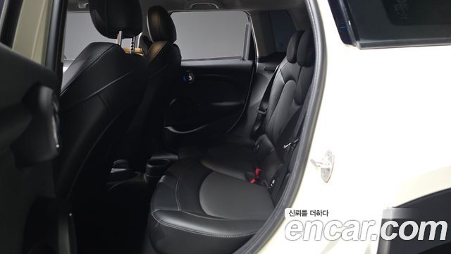 MINI Cooper 5Door Standard 3rd 2017 — фото 26