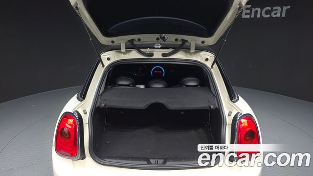 MINI Cooper 5Door Standard 3rd 2017 — фото 30