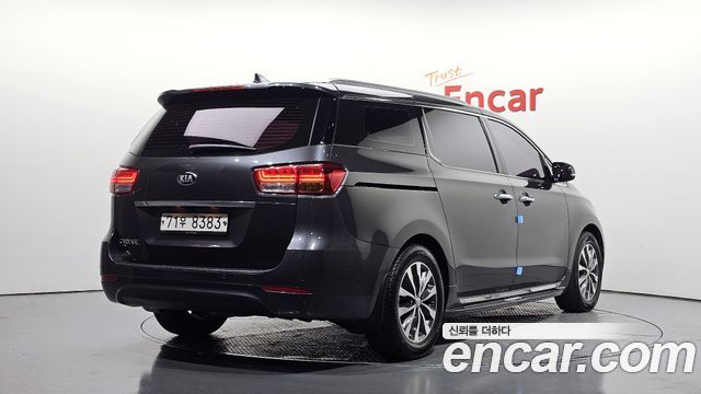 Kia Carnival 11-seater Prestige 2017 — фото 2
