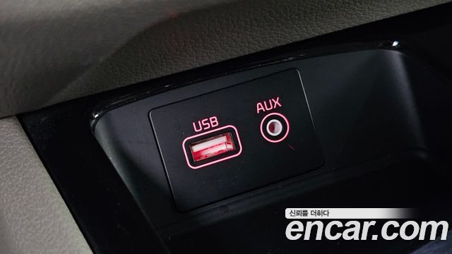 Kia Carnival 11-seater Prestige 2017 — фото 11