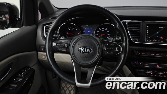 Kia Carnival 11-seater Prestige 2017 — фото 13