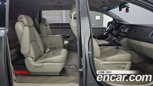 Kia Carnival 11-seater Prestige 2017 — фото 20
