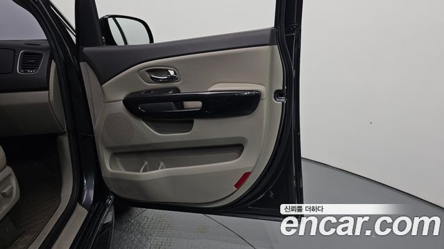 Kia Carnival 11-seater Prestige 2017 — фото 25