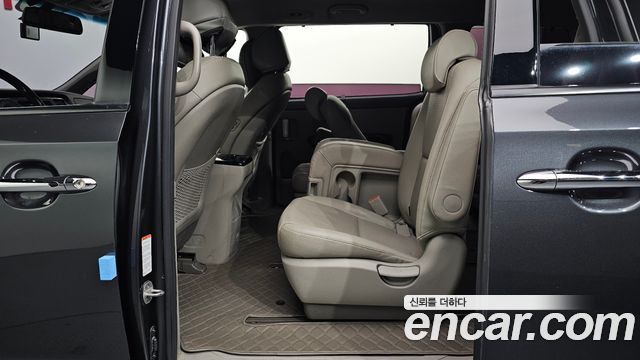 Kia Carnival 11-seater Prestige 2017 — фото 26