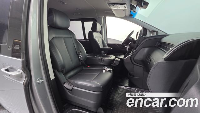 Hyundai Staria Tourer 11-Seater Modern 2022 — фото 10
