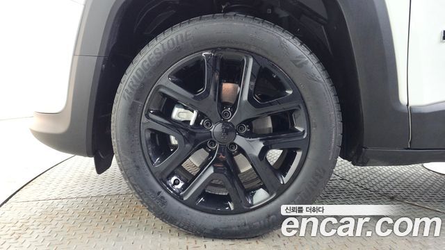 Jeep Renegade 1.3 Limited 2022 — фото 5