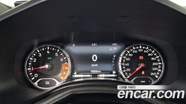 Jeep Renegade 1.3 Limited 2022 — фото 8