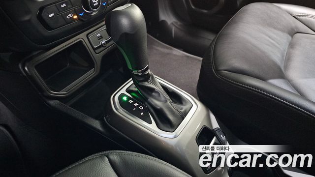 Jeep Renegade 1.3 Limited 2022 — фото 9