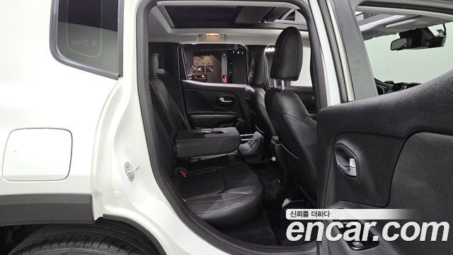 Jeep Renegade 1.3 Limited 2022 — фото 12