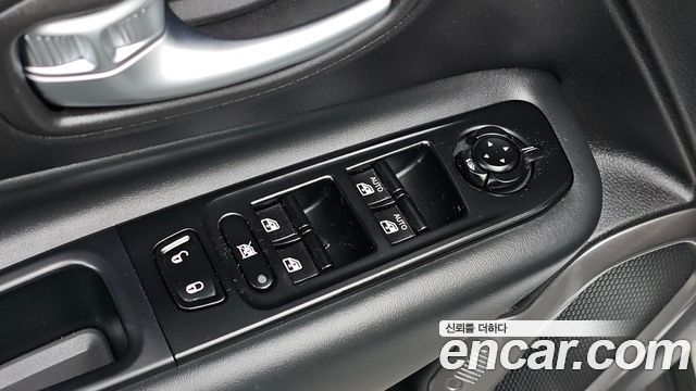 Jeep Renegade 1.3 Limited 2022 — фото 13