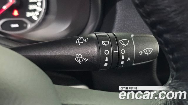 Jeep Renegade 1.3 Limited 2022 — фото 18