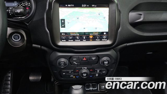 Jeep Renegade 1.3 Limited 2022 — фото 19