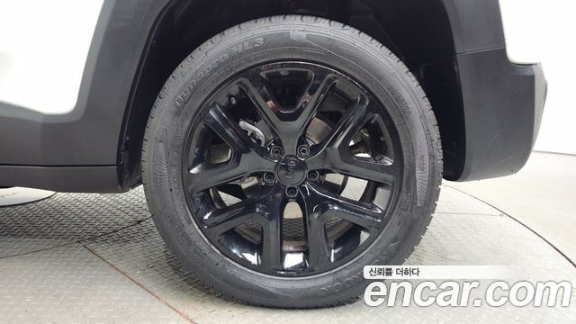 Jeep Renegade 1.3 Limited 2022 — фото 21