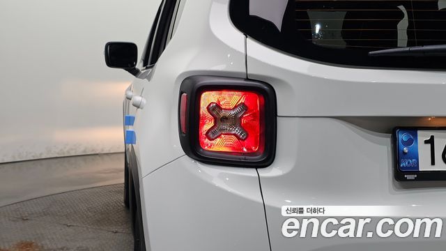 Jeep Renegade 1.3 Limited 2022 — фото 23