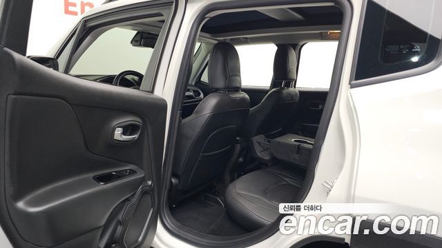 Jeep Renegade 1.3 Limited 2022 — фото 26