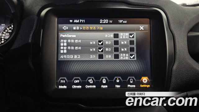 Jeep Renegade 1.3 Limited 2022 — фото 27