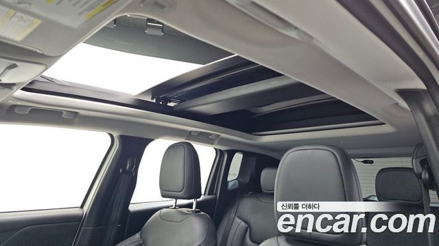 Jeep Renegade 1.3 Limited 2022 — фото 30
