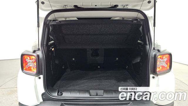Jeep Renegade 1.3 Limited 2022 — фото 31