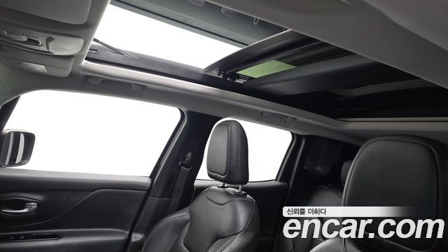 Jeep Renegade 2.4 Limited 2020 — фото 18